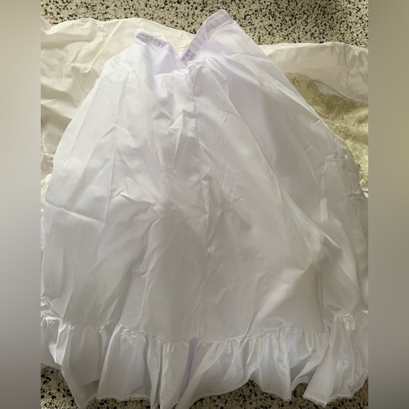 Casablanca Wedding Bridal Dress - Picture 6 of 8